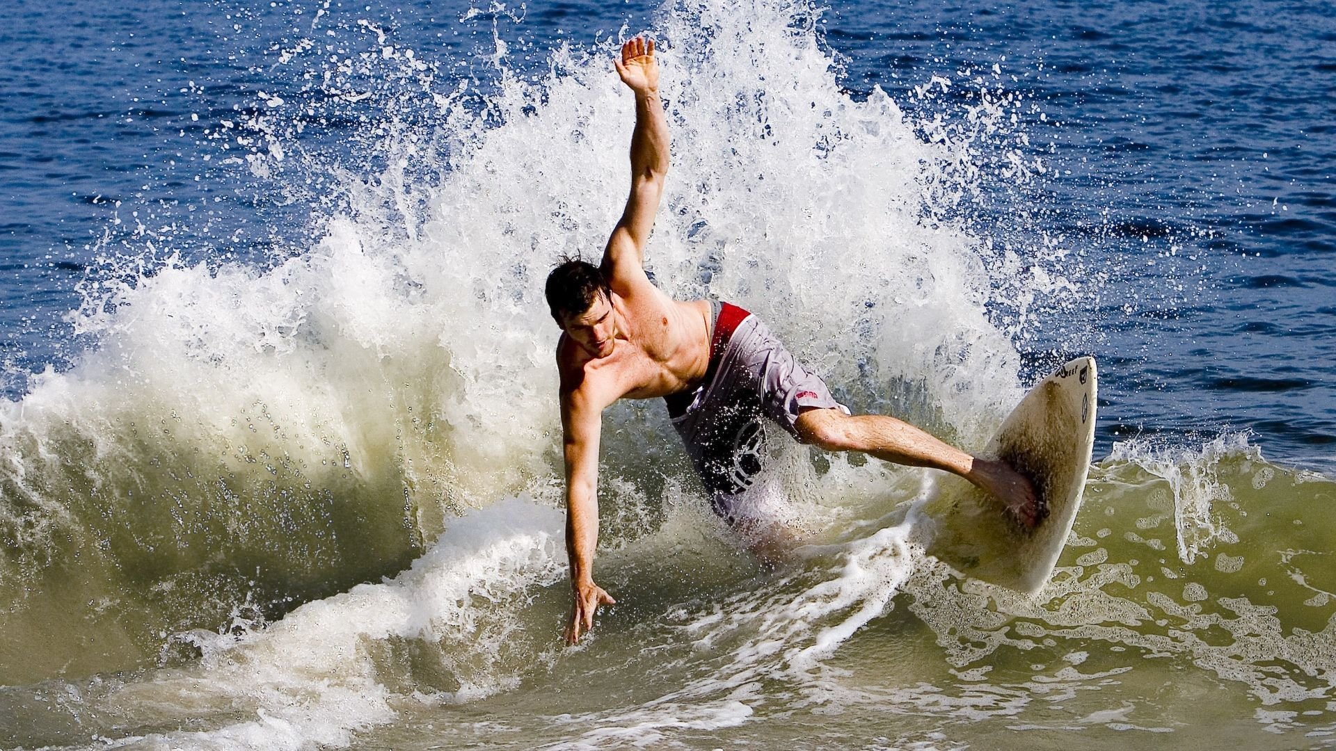 世界杯中表现出色的替补门将 回到俱乐部仍是欧冠替补 引球迷不解